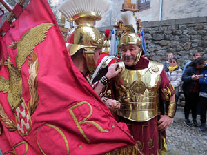Setmana Santa 2018 a Girona. Sortida dels Manaies per lliurar el Pen&oacute;