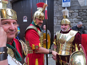 Setmana Santa 2018 a Girona. Sortida dels Manaies per lliurar el Pen&oacute;