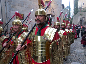Setmana Santa 2018 a Girona. Sortida dels Manaies per lliurar el Pen&oacute;