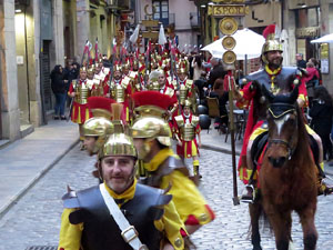 Setmana Santa 2018 a Girona. Sortida dels Manaies per lliurar el Pen&oacute;