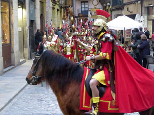 Setmana Santa 2018 a Girona. Sortida dels Manaies per lliurar el Pen&oacute;