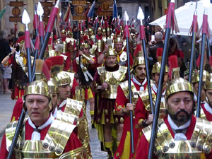 Setmana Santa 2018 a Girona. Sortida dels Manaies per lliurar el Pen&oacute;