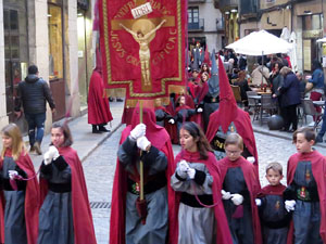 Setmana Santa 2018 a Girona. Sortida dels Manaies per lliurar el Pen&oacute;