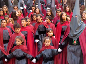 Setmana Santa 2018 a Girona. Sortida dels Manaies per lliurar el Pen&oacute;