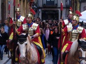 Setmana Santa 2018 a Girona. Sortida dels Manaies per lliurar el Pen&oacute;