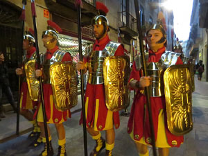 Setmana Santa 2018 a Girona. Sortida dels Manaies per lliurar el Pen&oacute;