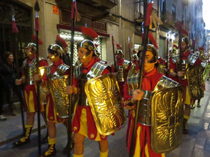Setmana Santa 2018 a Girona. Sortida dels Manaies per lliurar el Pen&oacute;