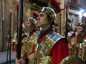 Setmana Santa 2018 a Girona. Sortida dels Manaies per lliurar el Pen&oacute;