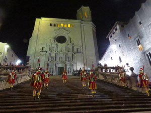 Setmana Santa 2018 a Girona. Sortida dels Manaies per lliurar el Pen&oacute;