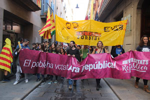 Concentraci&oacute; per la llibertat dels presos pol&iacute;tics a la pla&ccedil;a del Vi