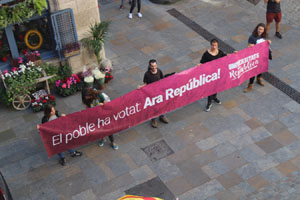 Concentraci&oacute; per la llibertat dels presos pol&iacute;tics a la pla&ccedil;a del Vi