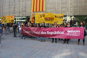 Concentraci&oacute; per la llibertat dels presos pol&iacute;tics a la pla&ccedil;a del Vi