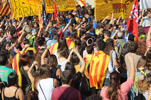 Concentraci&oacute; per la llibertat dels presos pol&iacute;tics a la pla&ccedil;a del Vi