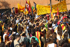 Concentraci&oacute; per la llibertat dels presos pol&iacute;tics a la pla&ccedil;a del Vi