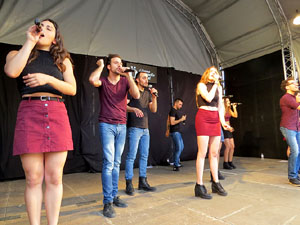 Festival A Capella 2018. Actuaci&oacute; del grup A Grup Vocal a la pla&ccedil;a de la Independ&egrave;ncia