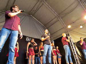 Festival A Capella 2018. Actuaci&oacute; del grup A Grup Vocal a la pla&ccedil;a de la Independ&egrave;ncia