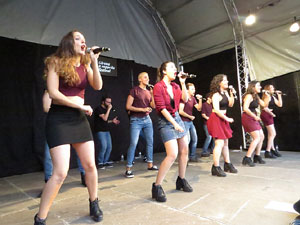 Festival A Capella 2018. Actuaci&oacute; del grup A Grup Vocal a la pla&ccedil;a de la Independ&egrave;ncia