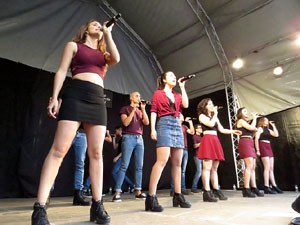 Festival A Capella 2018. Actuaci&oacute; del grup A Grup Vocal a la pla&ccedil;a de la Independ&egrave;ncia