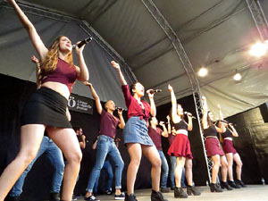 Festival A Capella 2018. Actuaci&oacute; del grup A Grup Vocal a la pla&ccedil;a de la Independ&egrave;ncia