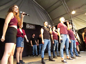 Festival A Capella 2018. Actuaci&oacute; del grup A Grup Vocal a la pla&ccedil;a de la Independ&egrave;ncia