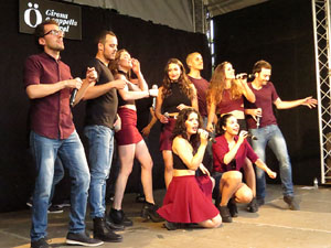 Festival A Capella 2018. Actuaci&oacute; del grup A Grup Vocal a la pla&ccedil;a de la Independ&egrave;ncia