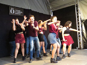 Festival A Capella 2018. Actuaci&oacute; del grup A Grup Vocal a la pla&ccedil;a de la Independ&egrave;ncia
