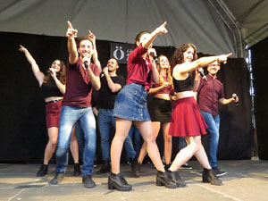 Festival A Capella 2018. Actuaci&oacute; del grup A Grup Vocal a la pla&ccedil;a de la Independ&egrave;ncia