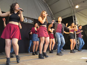 Festival A Capella 2018. Actuaci&oacute; del grup A Grup Vocal a la pla&ccedil;a de la Independ&egrave;ncia