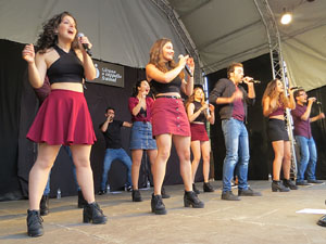 Festival A Capella 2018. Actuaci&oacute; del grup A Grup Vocal a la pla&ccedil;a de la Independ&egrave;ncia