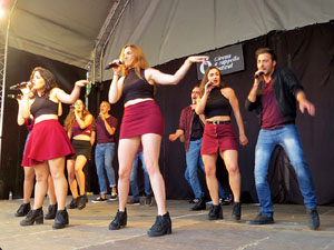 Festival A Capella 2018. Actuaci&oacute; del grup A Grup Vocal a la pla&ccedil;a de la Independ&egrave;ncia