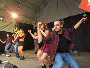 Festival A Capella 2018. Actuaci&oacute; del grup A Grup Vocal a la pla&ccedil;a de la Independ&egrave;ncia