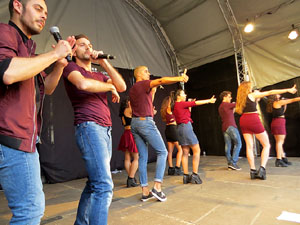 Festival A Capella 2018. Actuaci&oacute; del grup A Grup Vocal a la pla&ccedil;a de la Independ&egrave;ncia