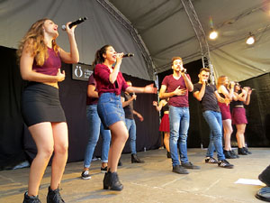 Festival A Capella 2018. Actuaci&oacute; del grup A Grup Vocal a la pla&ccedil;a de la Independ&egrave;ncia