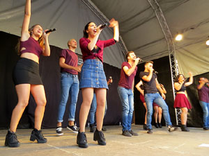 Festival A Capella 2018. Actuaci&oacute; del grup A Grup Vocal a la pla&ccedil;a de la Independ&egrave;ncia