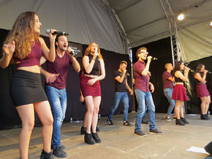 Festival A Capella 2018. Actuaci&oacute; del grup A Grup Vocal a la pla&ccedil;a de la Independ&egrave;ncia