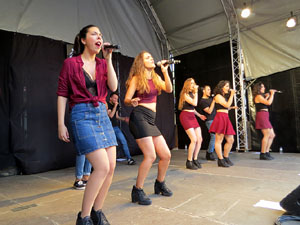 Festival A Capella 2018. Actuaci&oacute; del grup A Grup Vocal a la pla&ccedil;a de la Independ&egrave;ncia