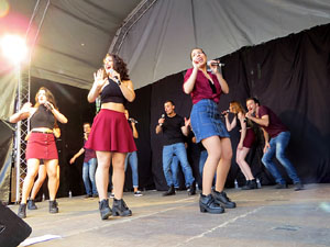 Festival A Capella 2018. Actuaci&oacute; del grup A Grup Vocal a la pla&ccedil;a de la Independ&egrave;ncia