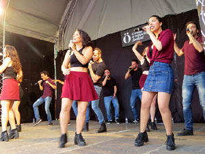 Festival A Capella 2018. Actuaci&oacute; del grup A Grup Vocal a la pla&ccedil;a de la Independ&egrave;ncia