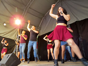 Festival A Capella 2018. Actuaci&oacute; del grup A Grup Vocal a la pla&ccedil;a de la Independ&egrave;ncia