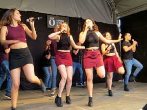 Festival A Capella 2018. Actuaci&oacute; del grup A Grup Vocal a la pla&ccedil;a de la Independ&egrave;ncia