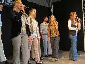Festival A Capella 2018. Actuaci&oacute; de les Anxovetes & The Hanfris Quartet a la pla&ccedil;a de la Independ&egrave;ncia
