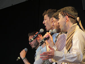 Festival A Capella 2018. Actuaci&oacute; de les Anxovetes & The Hanfris Quartet a la pla&ccedil;a de la Independ&egrave;ncia