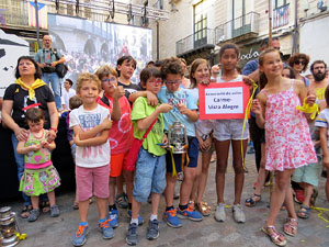 Arribada a la pla&ccedil;a del Vi i ball de l'&Agrave;liga de la Ciutat