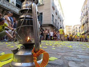 Arribada a la pla&ccedil;a del Vi i ball de l'&Agrave;liga de la Ciutat