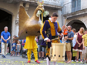 Arribada a la pla&ccedil;a del Vi i ball de l'&Agrave;liga de la Ciutat