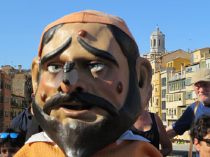 Cercavila de la Flama del Canig&oacute; 2018 fins la pla&ccedil;a del Vi