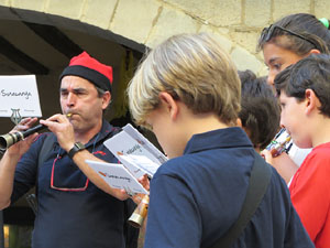 Sardanes i m&uacute;sica a la pla&ccedil;a del Vi