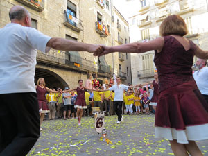 Sardanes i m&uacute;sica a la pla&ccedil;a del Vi