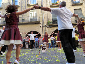 Sardanes i m&uacute;sica a la pla&ccedil;a del Vi