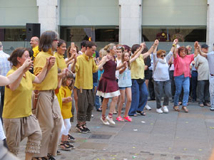 Sardanes i m&uacute;sica a la pla&ccedil;a del Vi